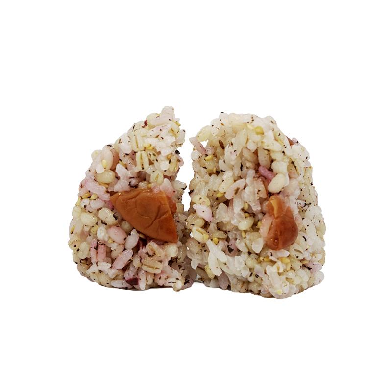 たっぷり食物繊維が摂れる　梅しそごはんおにぎり(国産もち麦入り)（ローソン）
